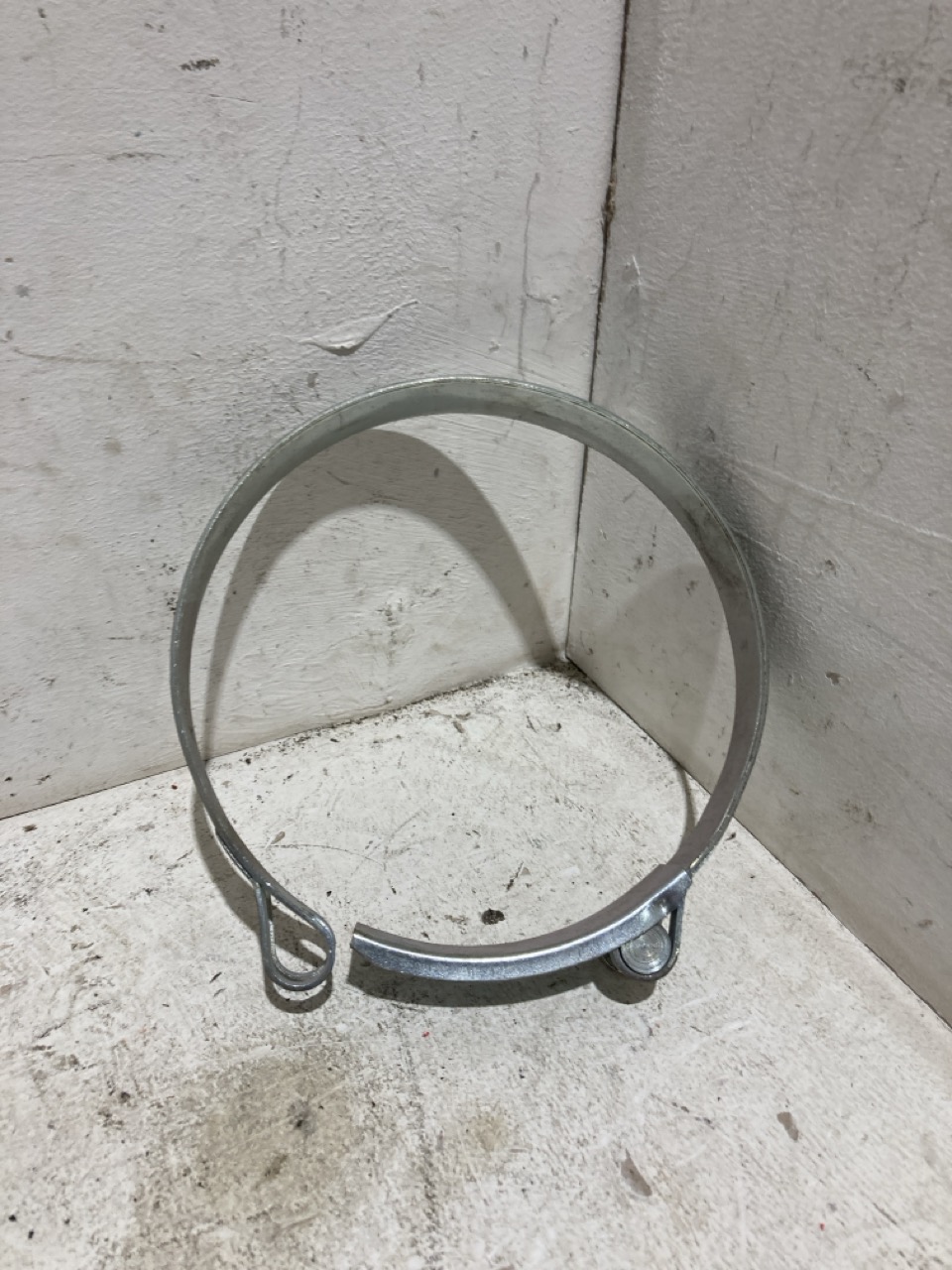 Lot 101  
            Birmingham - Collection Only 

                
ASSORTMENT OF LORRY PARTS TO INCLUDE A RADIO