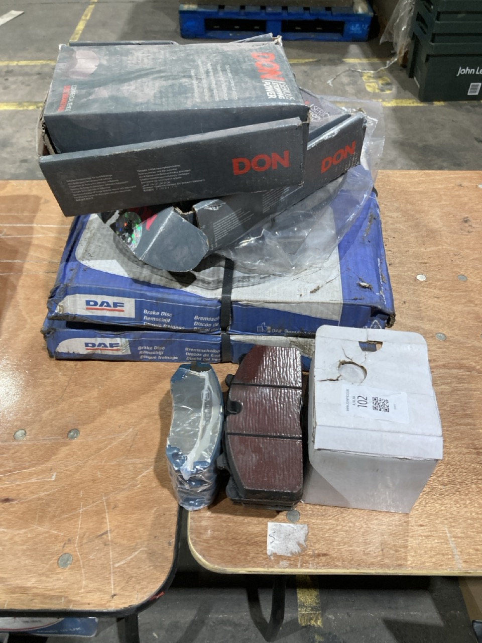 Lot 102  
            Birmingham - Collection Only 

                
ASSORTMENT OF PARTS TO INCLUDE BRAKE PADS