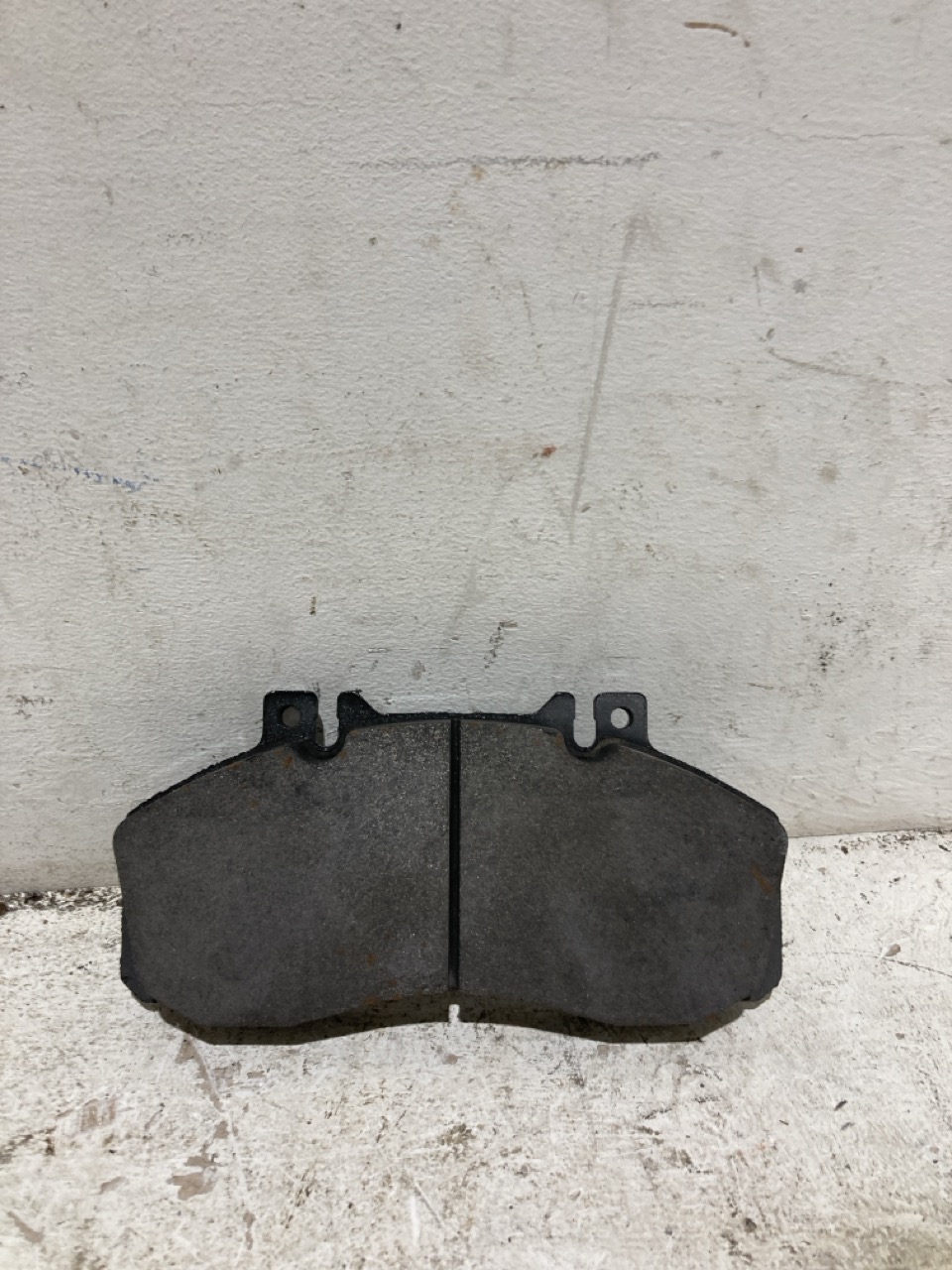 Lot 102  
            Birmingham - Collection Only 

                
ASSORTMENT OF PARTS TO INCLUDE BRAKE PADS - Image 2