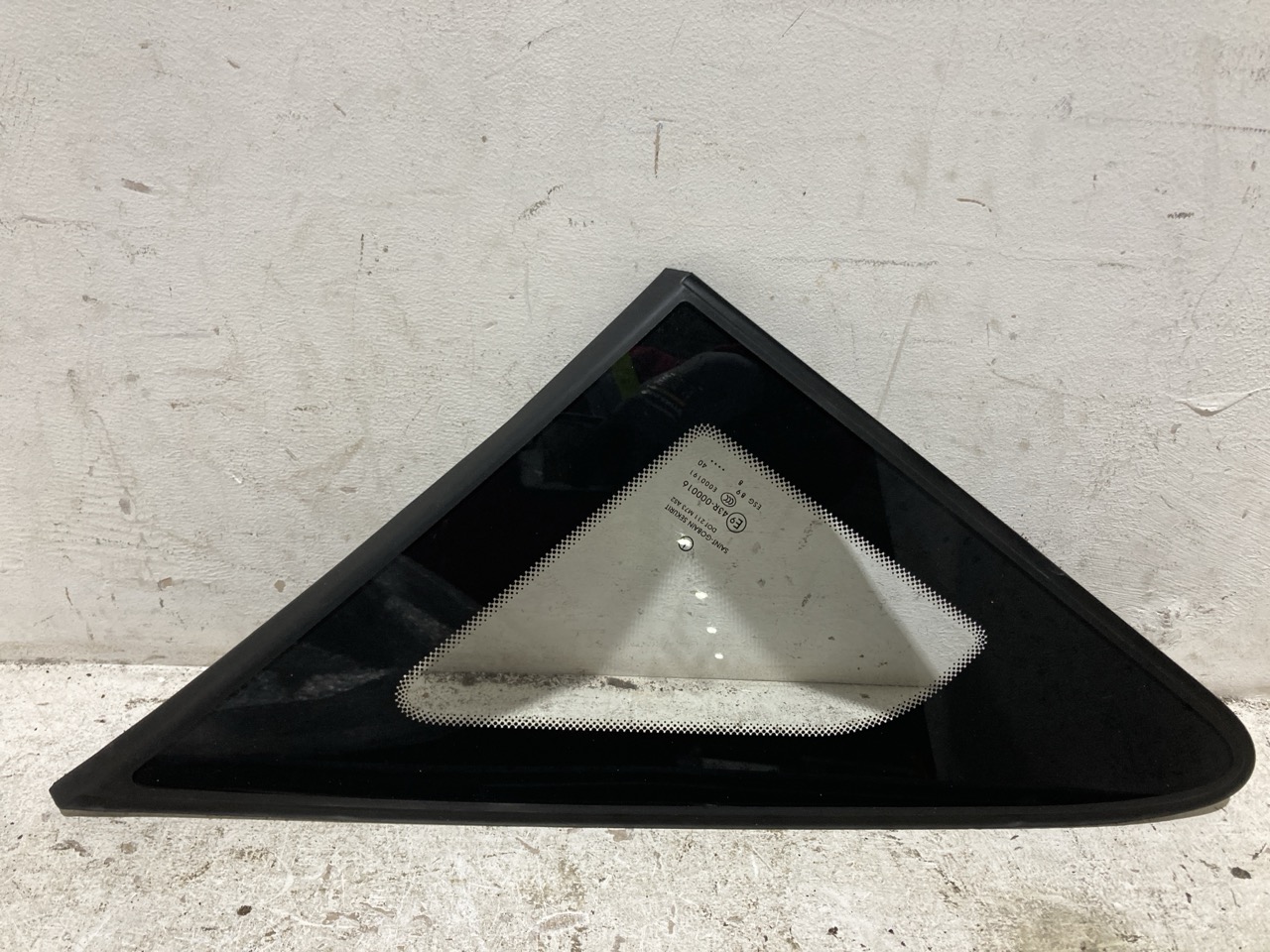 Lot 104  
            Birmingham - Collection Only 

                
ASSORTMENT OF WINDOWS TO INCLUDE A SUNROOF