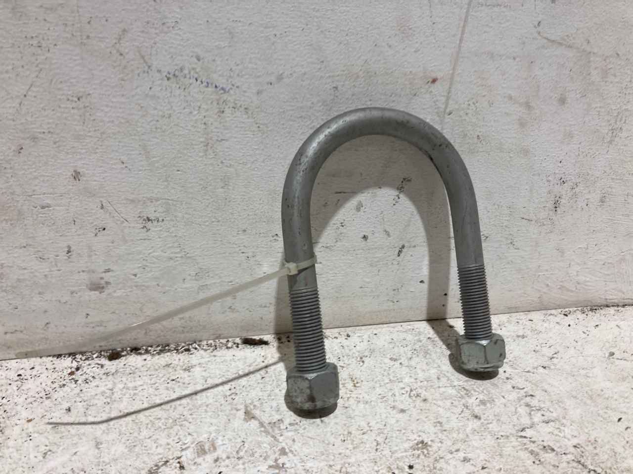 Lot 105  
            Birmingham - Collection Only 

                
ASSORTMENT OF PARTS TO INCLUDE A SPRINTER DOOR HINGE