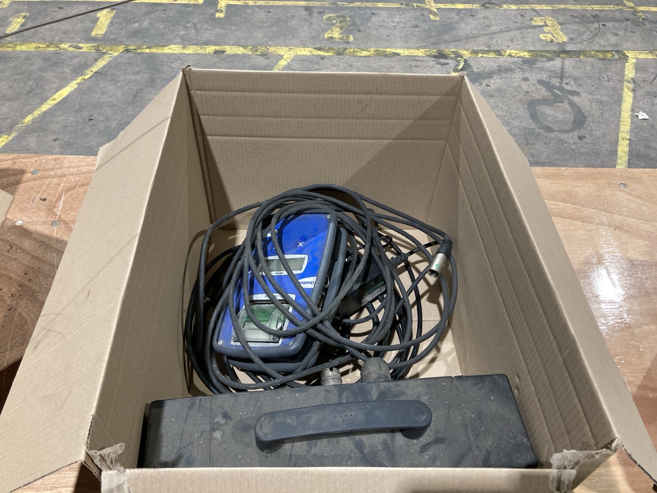 Lot 106  
            Birmingham - Collection Only 

                
ASSORTMENT OF TOOLS TO INCLUDE AN AUTOMOTIVE DIAGNOSTIC TOOL S/N 15002882