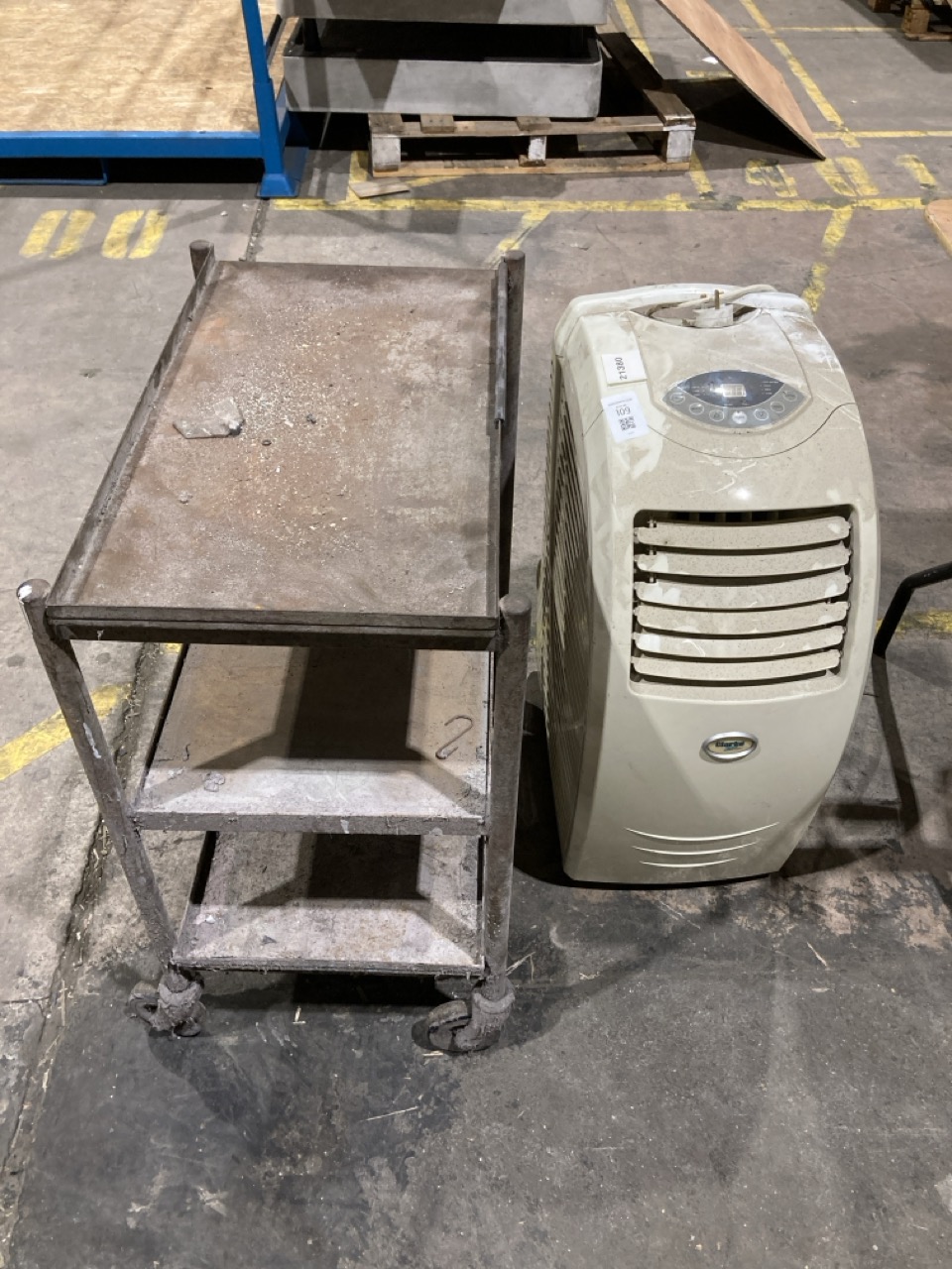 Lot 109  
            Birmingham - Collection Only 

                
CLARKE AIR AC12000 AIR CONDITIONING UNIT