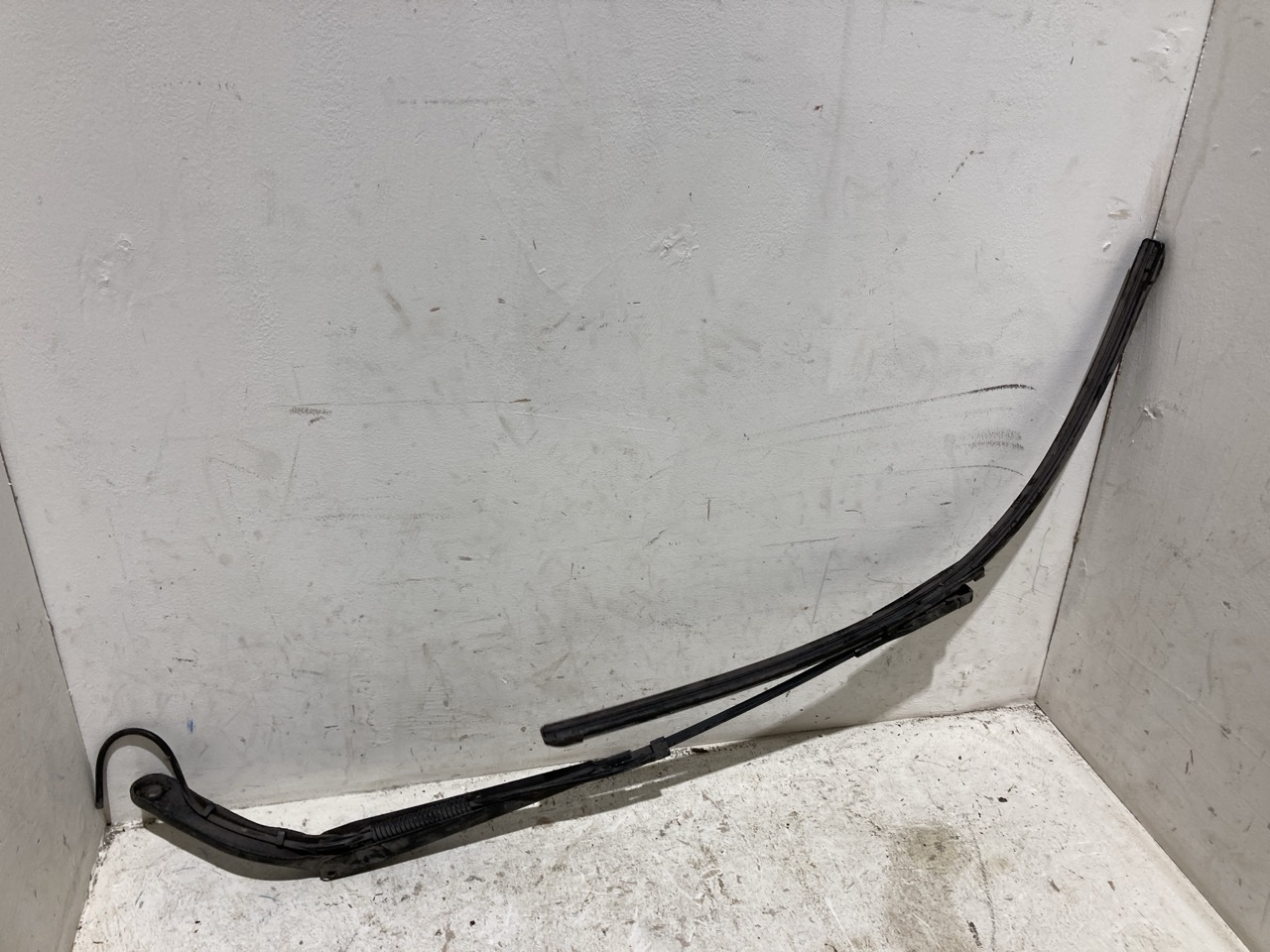 Lot 111  
            Birmingham - Collection Only 

                
ASSORTMENT OF PARTS TO INCLUDE A SPRINTER FRONT GRILL