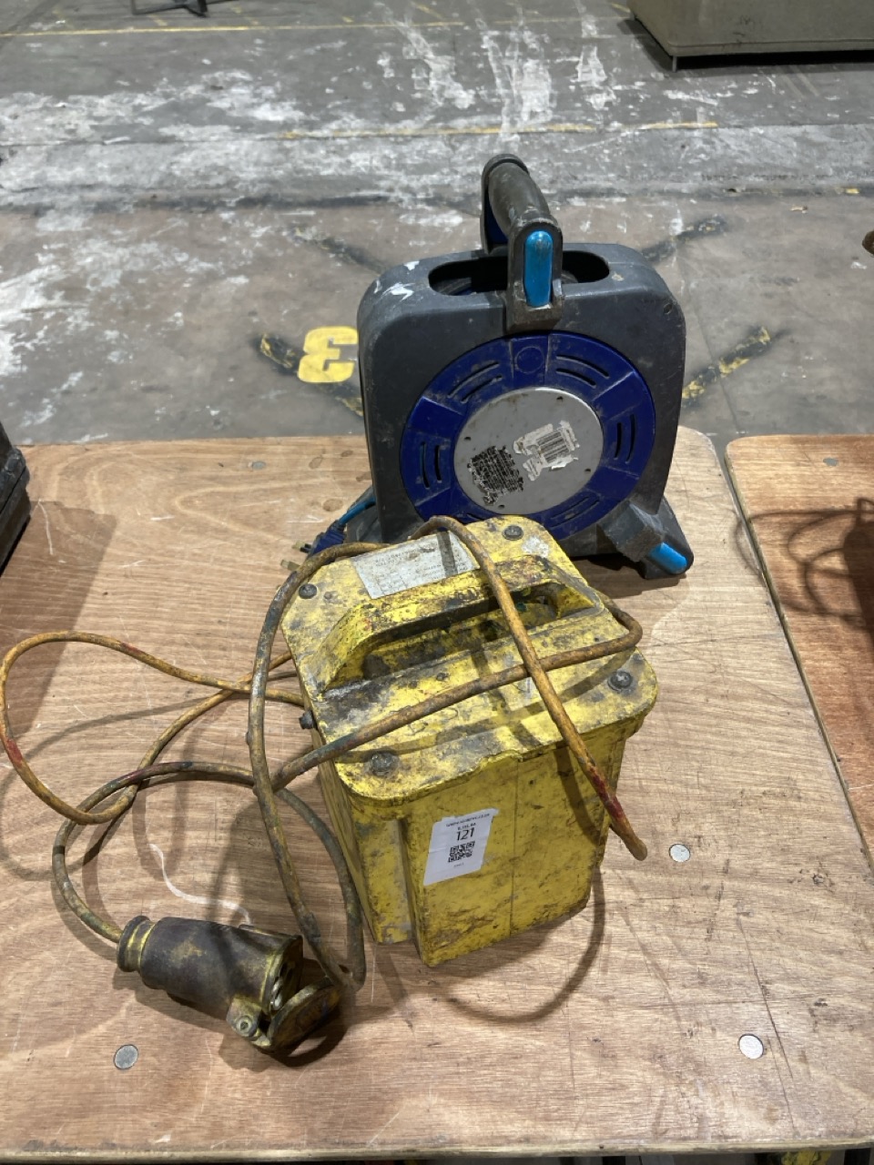 Lot 121  
            Birmingham - Collection Only 

                
PORTABLE 110V SITE TRANSFORMER AND EXTENSION LEAD