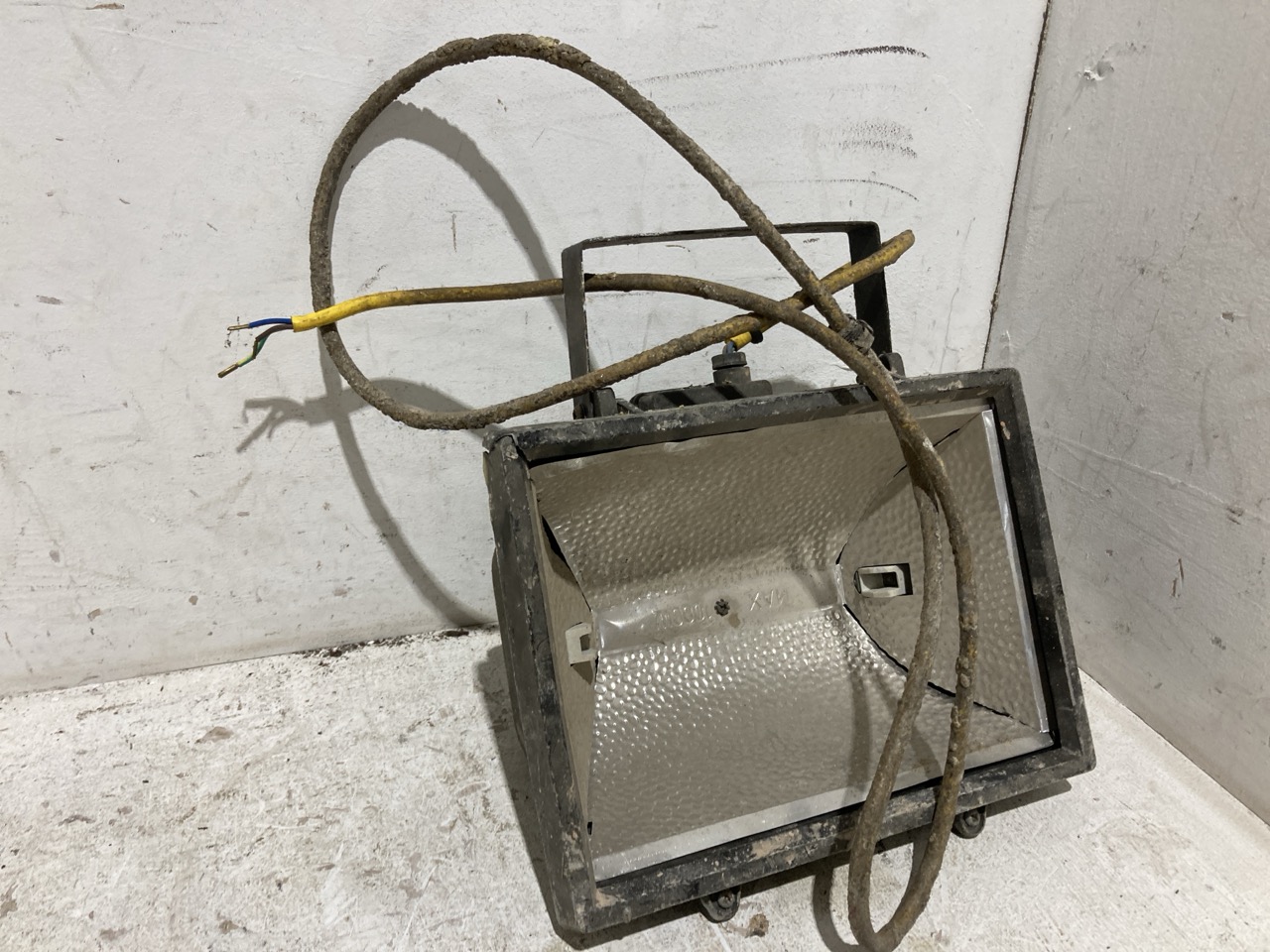 Lot 122  
            Birmingham - Collection Only 

                
ASSORTMENT OF LIGHTING EQUIPMENT - Image 2