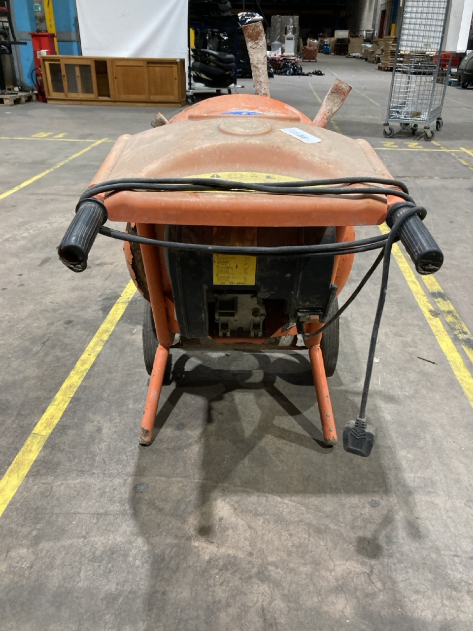 Lot 123  
            Birmingham - Collection Only 

                
2005 BELLE MINIMIX 150 PORTABLE CEMENT MIXER S/N 485707M16B