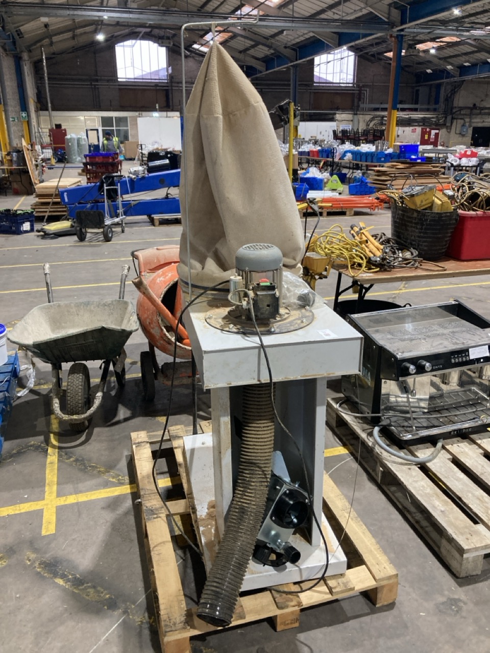 Lot 12  
            Birmingham - Collection Only 

                
ROBLAND D1500 VACUUM CLANER/ DUST EXTRACTOR