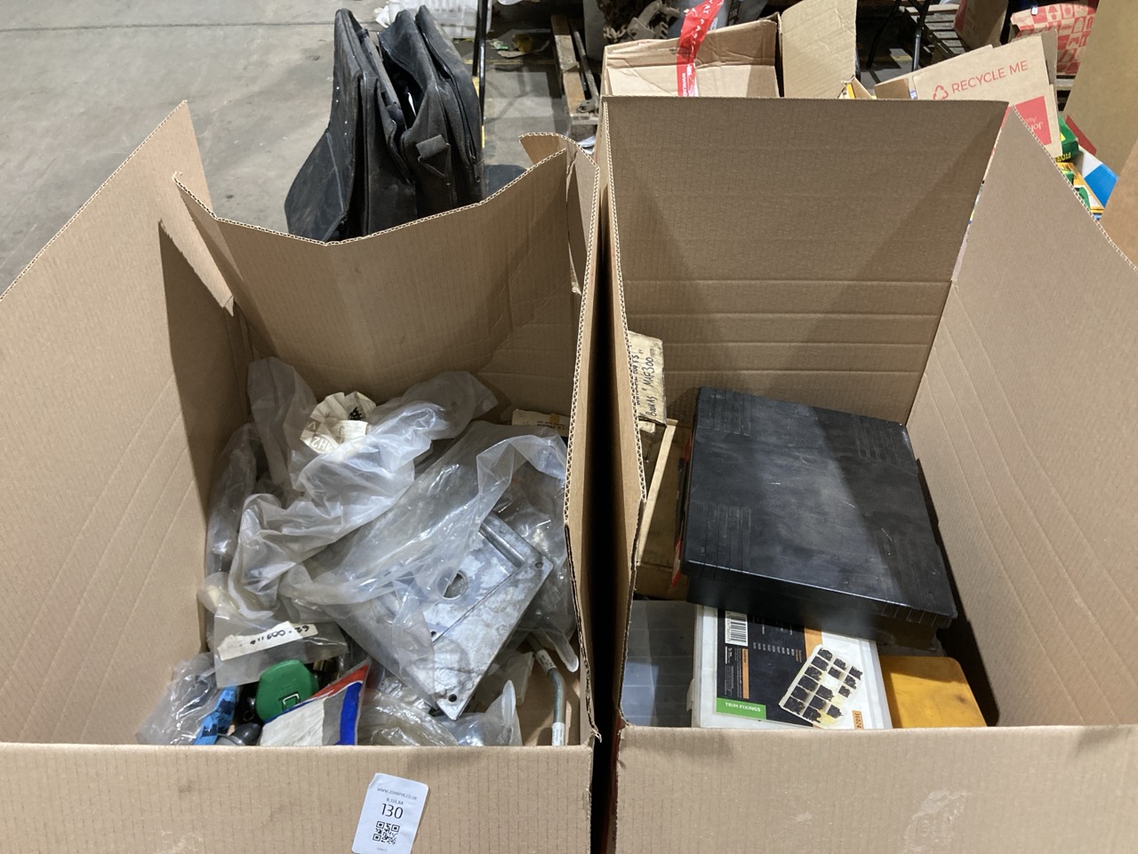 Lot 130  
            Birmingham - Collection Only 

                
ASSORTMENT OF TOOLS AND PARTS TO INCLUDE ORSY 100 WASHERS