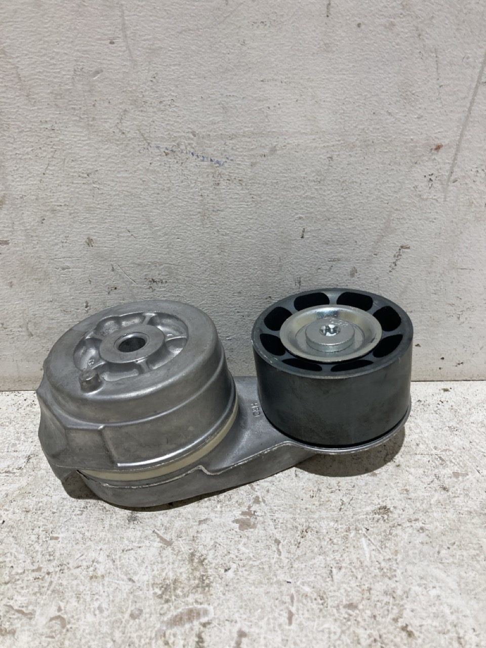 Lot 132  
            Birmingham - Collection Only 

                
ASSORTMENT OF LORRY PARTS TO INCLUDE ACDELCO GM BELT TENSIONER