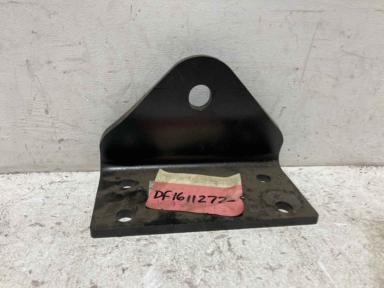 Lot 133  
            Birmingham - Collection Only 

                
ASSORTMENT OF LORRY PARTS TO INCLUDE UNIVERSAL MOUNTING BRACKET
