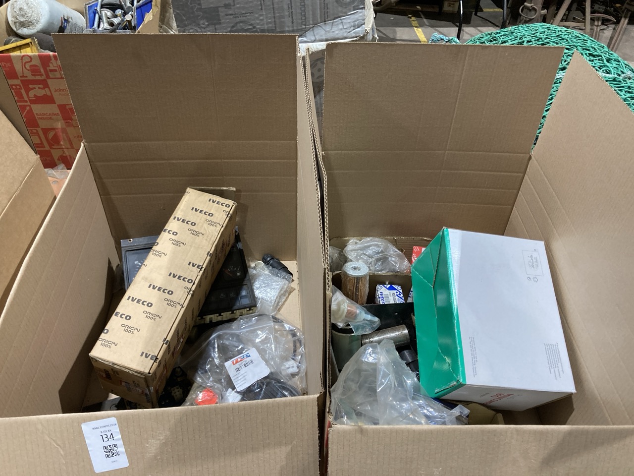 Lot 134  
            Birmingham - Collection Only 

                
ASSORTMENT OF LORRY PARTS TO INCLUDE CABIN CLUSTER