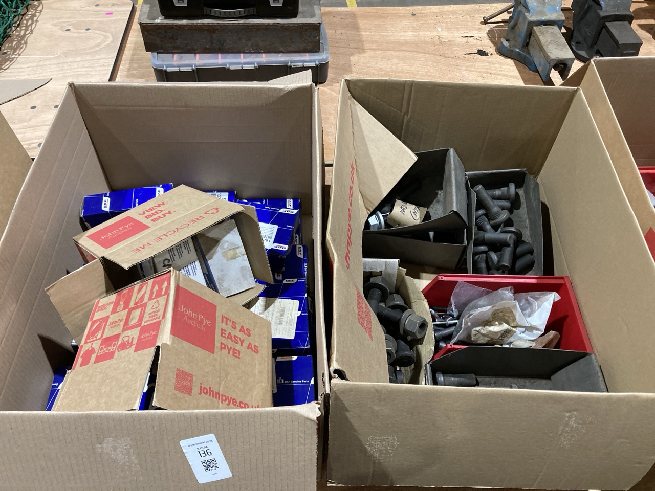 Lot 136  
            Birmingham - Collection Only 

                
ASSORTMENT OF LORRY PARTS TO INCLUDE FLANGE AND BEARING