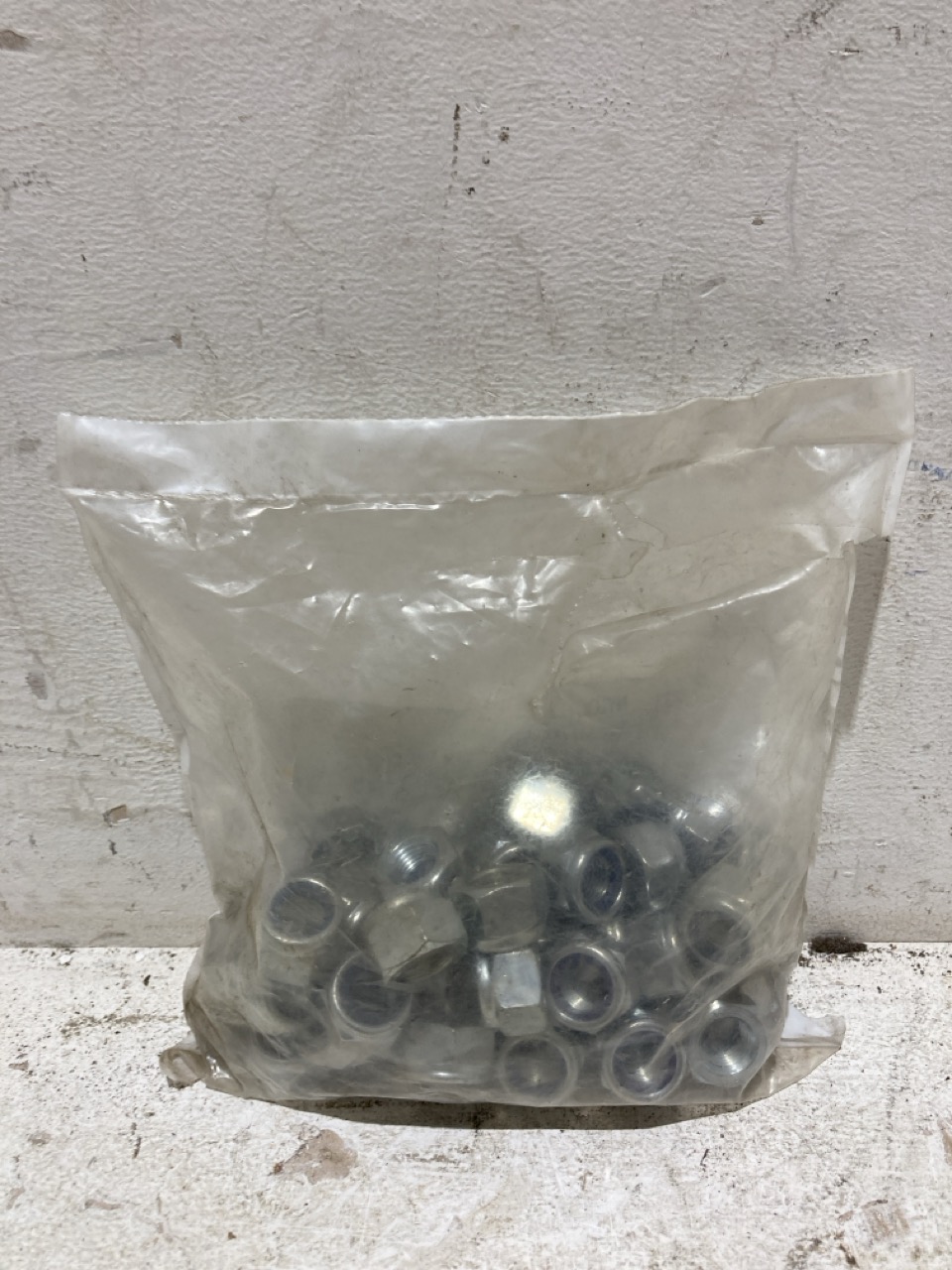 Lot 137  
            Birmingham - Collection Only 

                
ASSORTMENT OF TOOLS TO INCLUDE ZINC PLATED WHEEL WEIGHTS