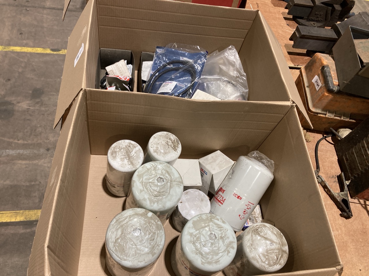 Lot 138  
            Birmingham - Collection Only 

                
ASSORTMENT OF LORRY PARTS TO INCLUDE DAF FUEL FILTER