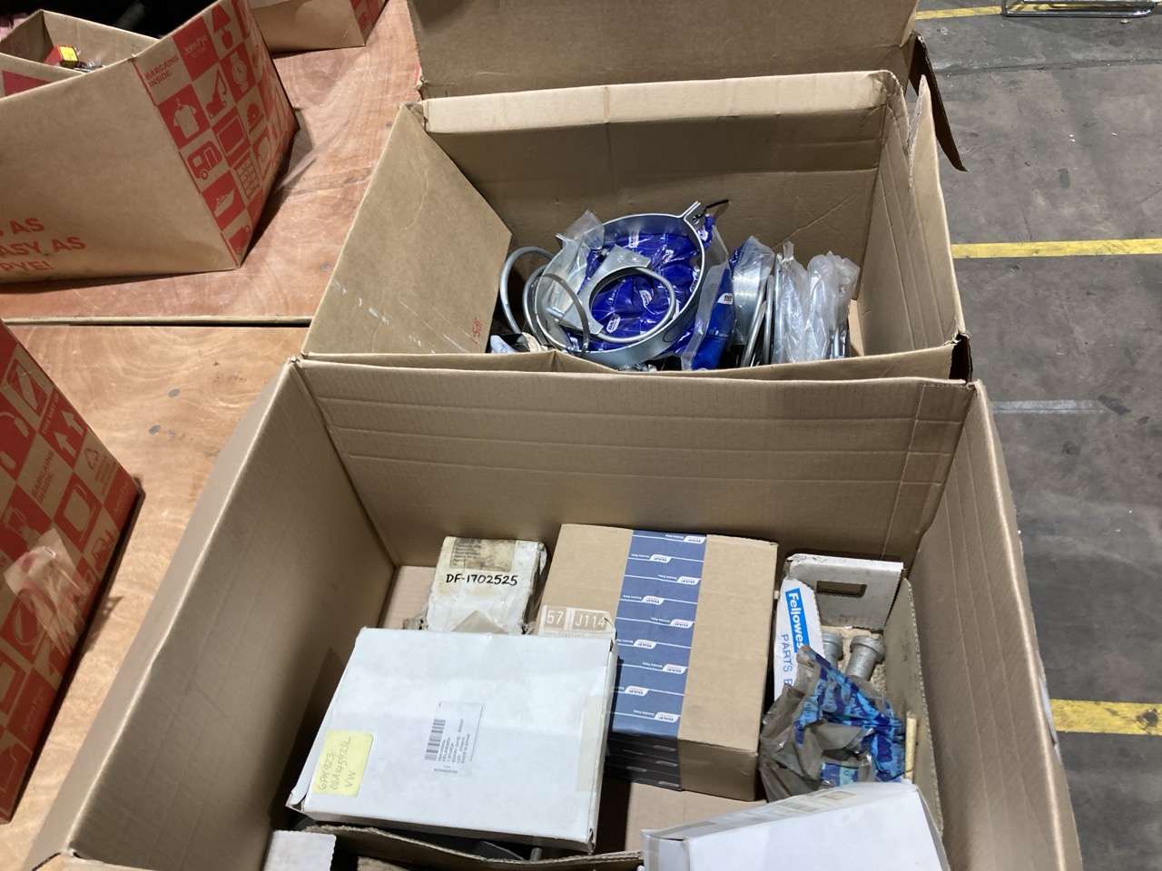 Lot 139  
            Birmingham - Collection Only 

                
ASSSORTMENT OF LORRY PARTS TO INCLUDE U BOLT EXHAUST CLAMP