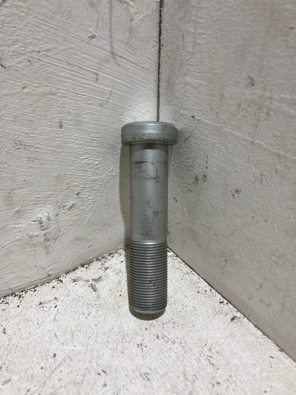 Lot 139  
            Birmingham - Collection Only 

                
ASSSORTMENT OF LORRY PARTS TO INCLUDE U BOLT EXHAUST CLAMP - Image 4