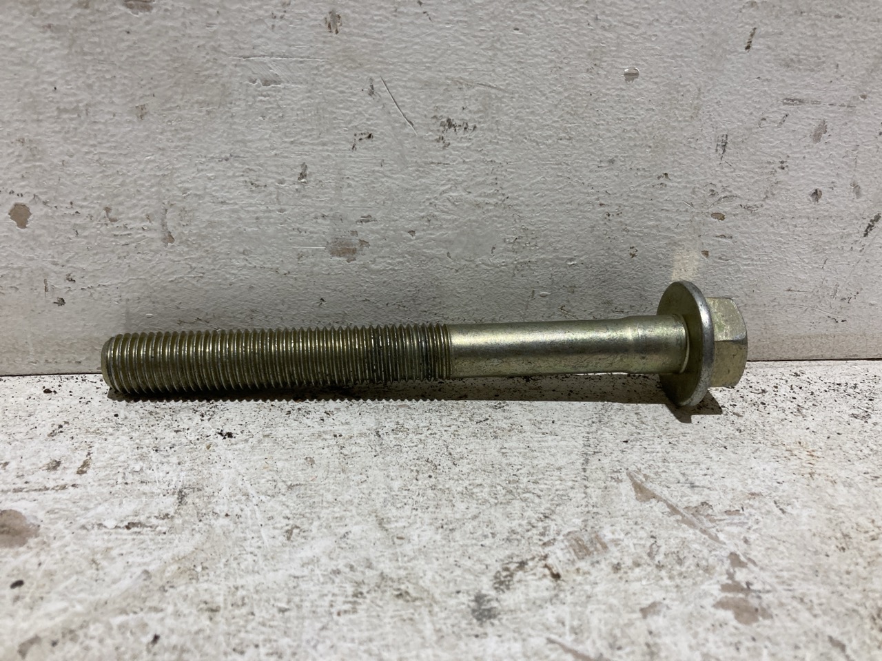 Lot 140  
            Birmingham - Collection Only 

                
ASSSORTMENT OF LORRY PARTS TO INCLUDE ALTERNATOR BRACKET