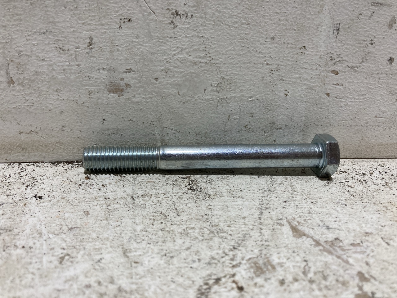 Lot 140  
            Birmingham - Collection Only 

                
ASSSORTMENT OF LORRY PARTS TO INCLUDE ALTERNATOR BRACKET