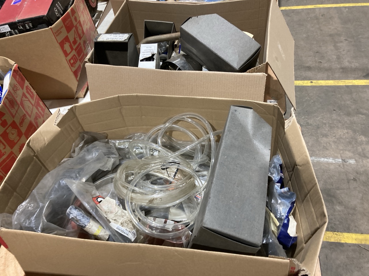 Lot 144  
            Birmingham - Collection Only 

                
ASSORTMENT OF LORRY PARTS TO INCLUDE OIL DRAINAGE PIPE