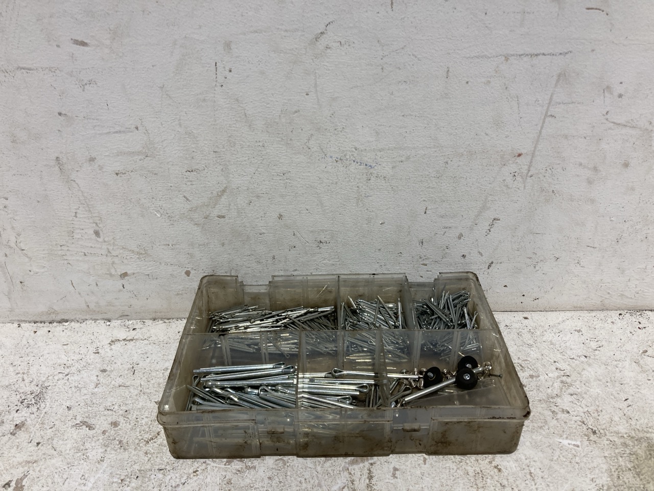 Lot 145  
            Birmingham - Collection Only 

                
ASSORTMENT OF LORRY PARTS AND TOOLS TO INCLUDE FUEL PIPE - Image 4