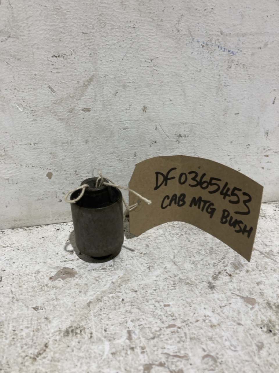 Lot 146  
            Birmingham - Collection Only 

                
ASSORTMENT OF LORRY PARTS TO INCLUDE HEX BOLT AND CAB MTG BUSH