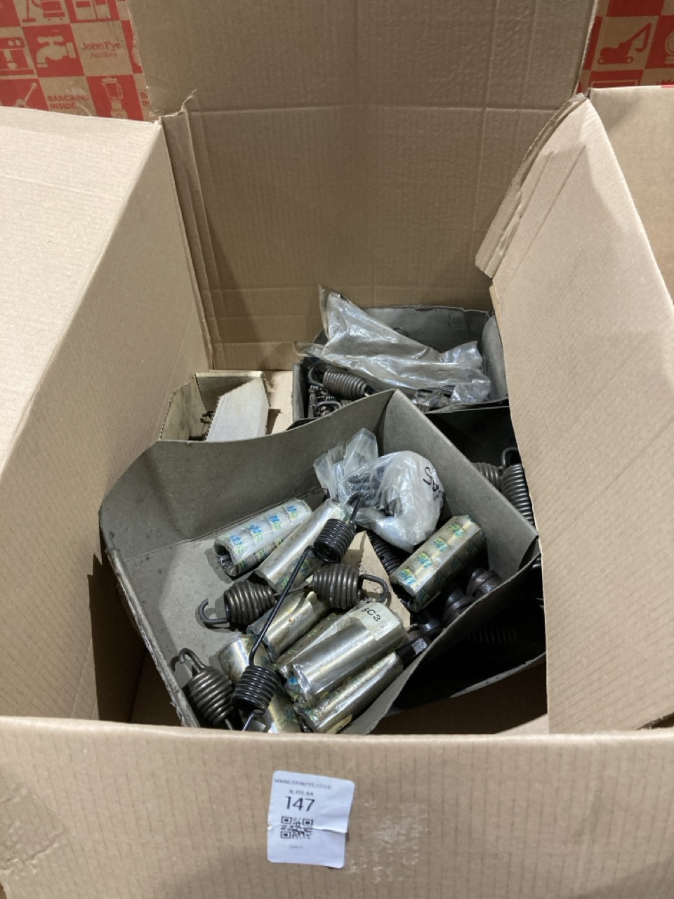 Lot 147  
            Birmingham - Collection Only 

                
ASSORTMENT OF LORRY PARTS TO INCLUDE PUMP BELT TENSIONER SPRING