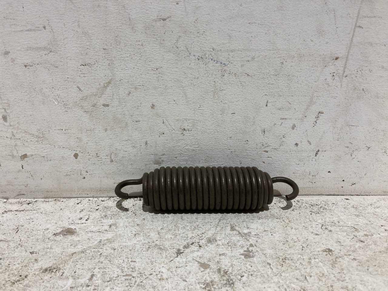 Lot 147  
            Birmingham - Collection Only 

                
ASSORTMENT OF LORRY PARTS TO INCLUDE PUMP BELT TENSIONER SPRING