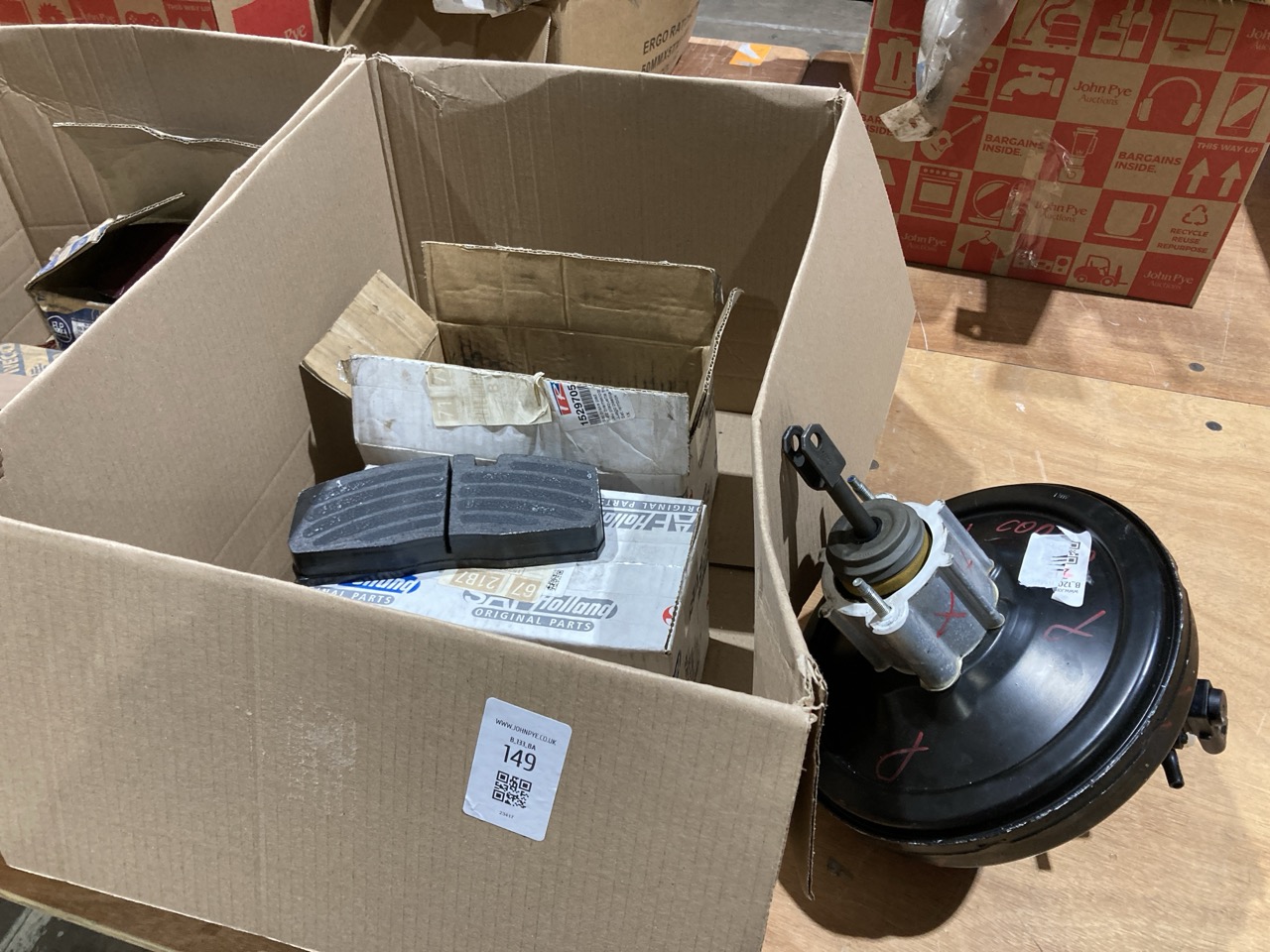 Lot 149  
            Birmingham - Collection Only 

                
ASSORTMENT OF LORRY PARTS TO INCLUDE MIN COOPER BRAKE SERVO UNIT AND MASTER CYLIN...