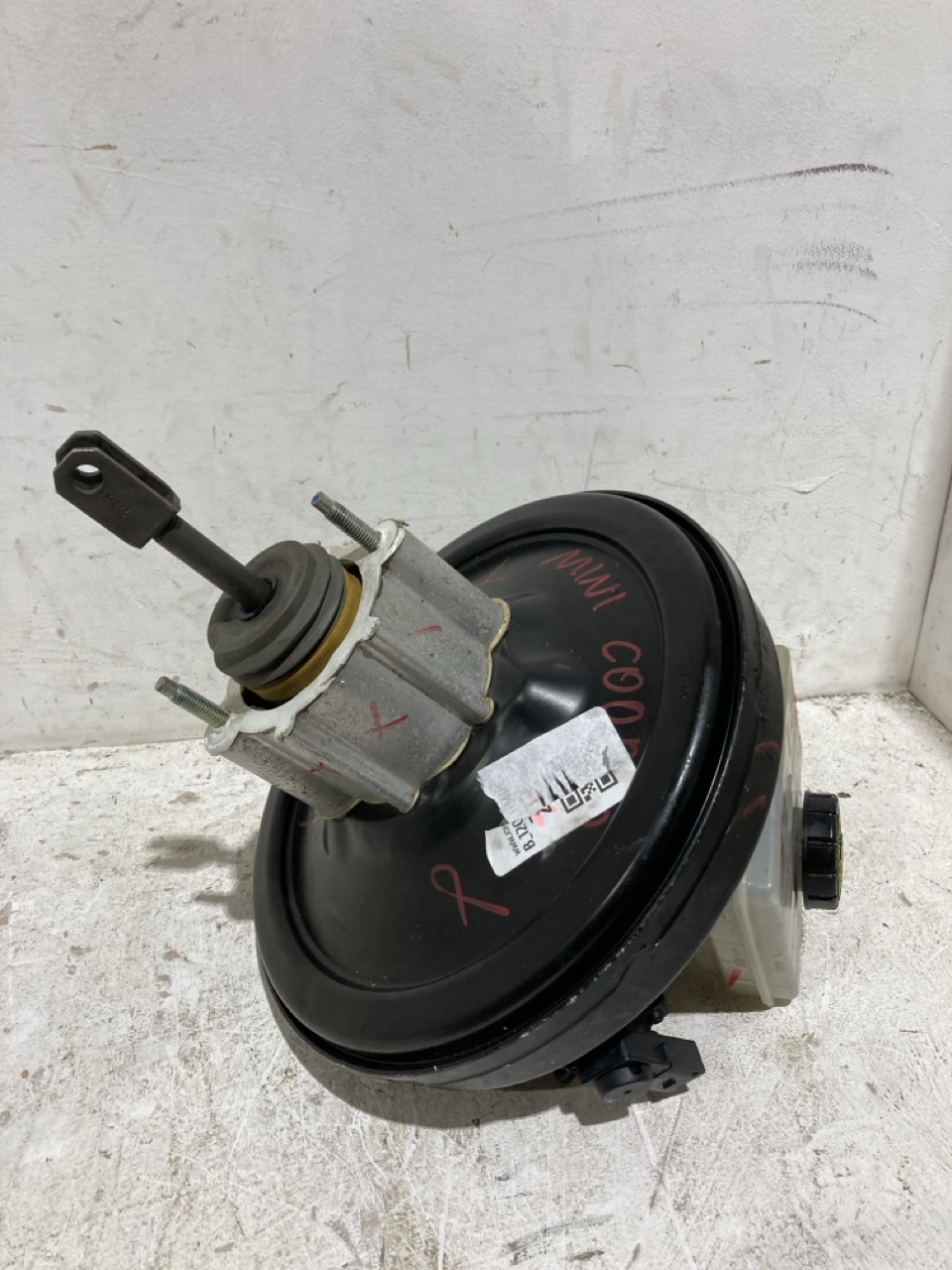 Lot 149  
            Birmingham - Collection Only 

                
ASSORTMENT OF LORRY PARTS TO INCLUDE MIN COOPER BRAKE SERVO UNIT AND MASTER CYLIN... - Image 3
