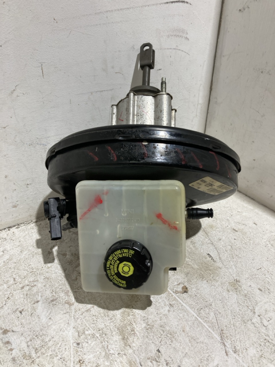 Lot 149  
            Birmingham - Collection Only 

                
ASSORTMENT OF LORRY PARTS TO INCLUDE MIN COOPER BRAKE SERVO UNIT AND MASTER CYLIN... - Image 4