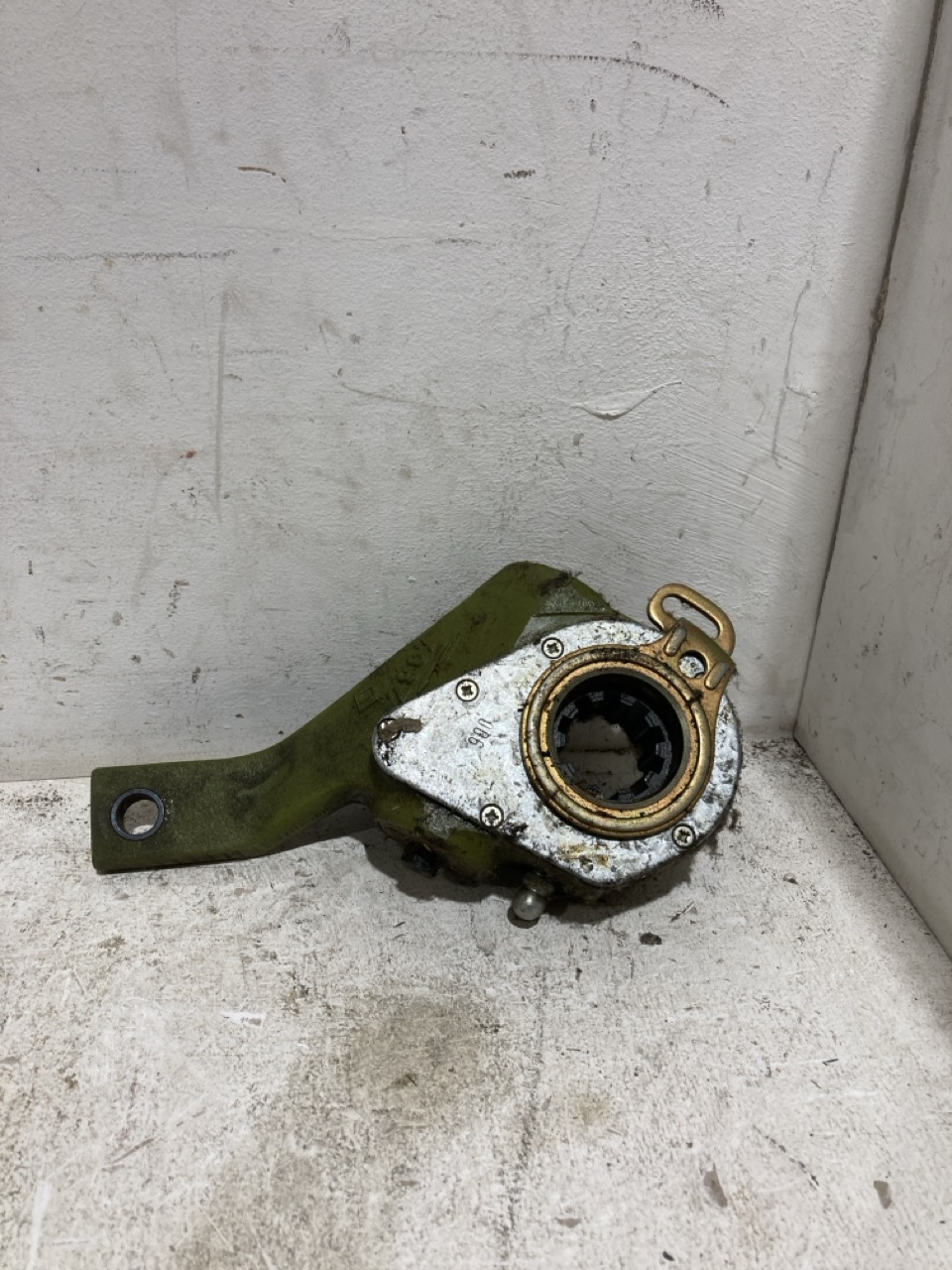 Lot 150  
            Birmingham - Collection Only 

                
ASSORTMENT OF LORRY PARTS TO INCLUDE BRAKE SLACK ADJUSTER