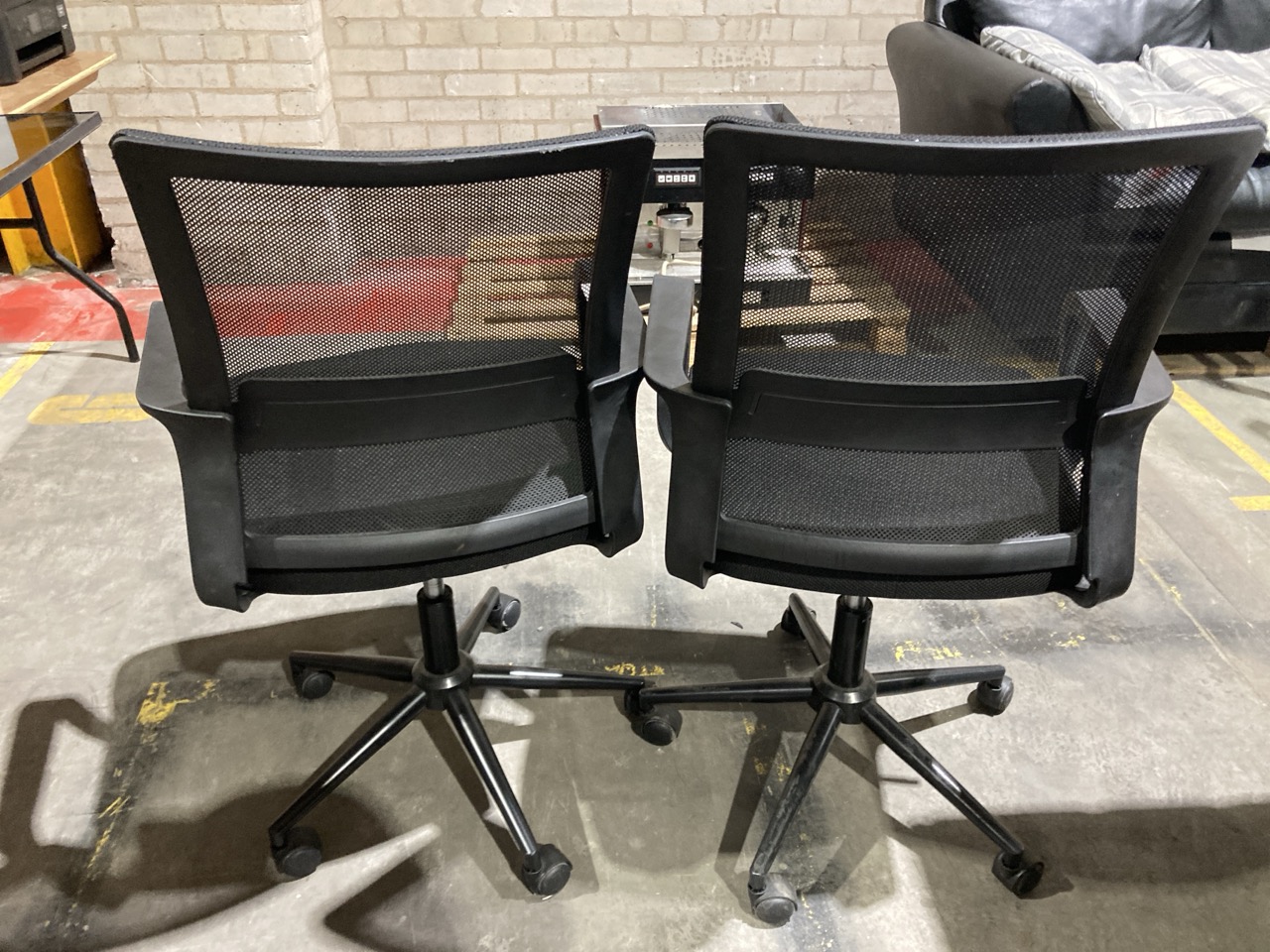 Lot 169  
            Birmingham - Collection Only 

                
X2 OFFICE CHAIRS - Image 4