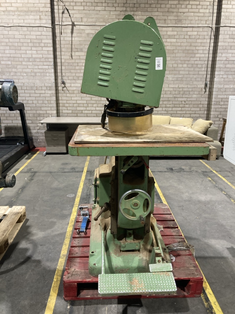 Lot 172  
            Birmingham - Collection Only 

                
WADKIN LS 5054 OVERHEAD PIN ROUTER