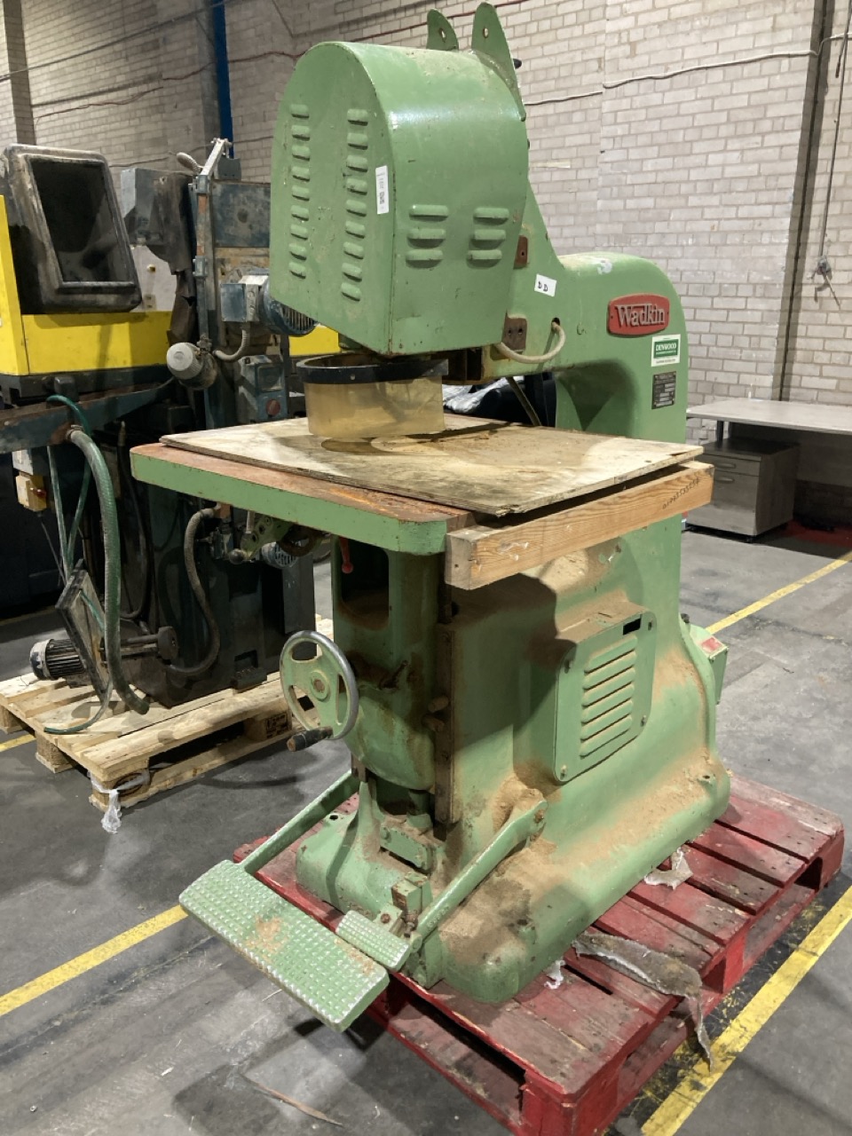 Lot 172  
            Birmingham - Collection Only 

                
WADKIN LS 5054 OVERHEAD PIN ROUTER