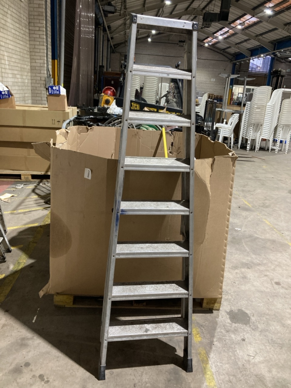 Lot 173  
            Birmingham - Collection Only 

                
ASSORTMENT OFF LADDERS - Image 2