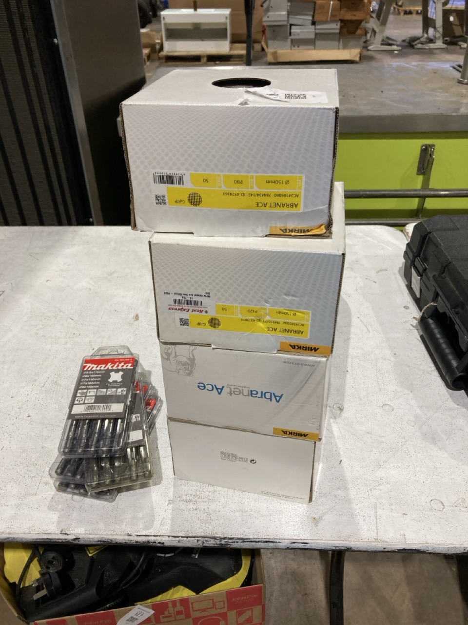 Lot 176  
            Birmingham - Collection Only 

                
MAKITYA DRILL BITS AND SANDING DISC 150MM P320