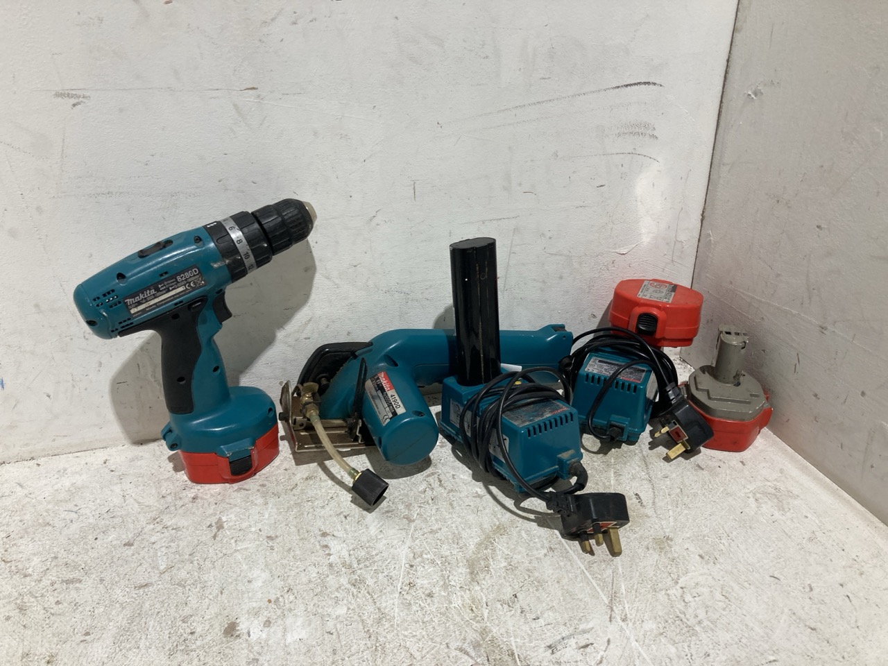 Lot 179  
            Birmingham - Collection Only 

                
ASSORTMENT OF POWER TOOLS TO INCLUDE MAKITA CORDLESS DRILL