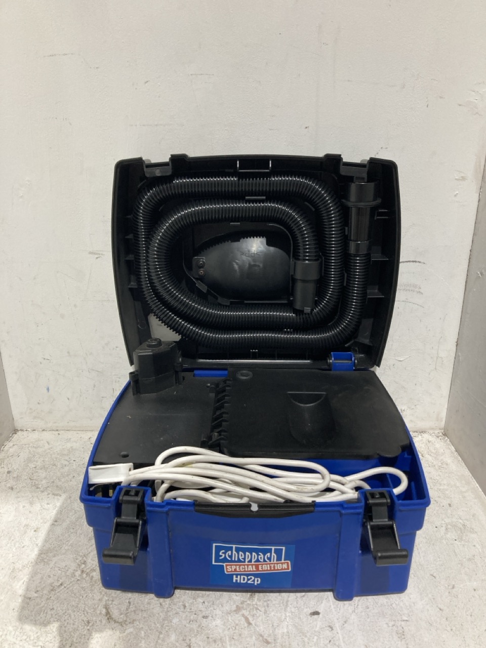 Lot 182  
            Birmingham - Collection Only 

                
SCHPPACH HD2P PORTABLE VACUUM CLEANER - Image 2