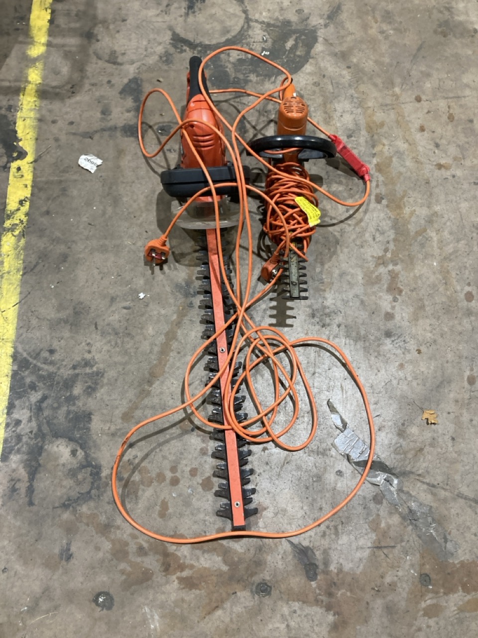 Lot 184  
            Birmingham - Collection Only 

                
ASSORTMENT OF GARDEN TOOLS