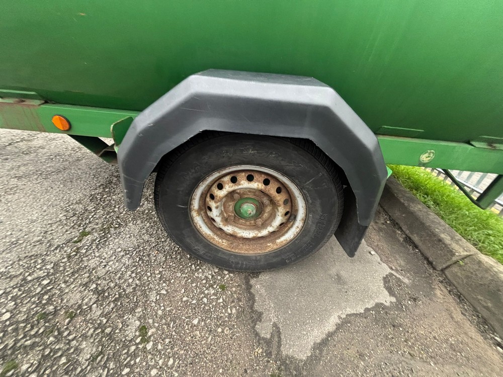 Lot 1  
            Nottingham - Collection Only 

                
2016 DIESEL FUEL BOWSER, SERIAL NO. 40751 WITH KNOTT KFG20-A DRAWBAR *PLEASE NOTE...