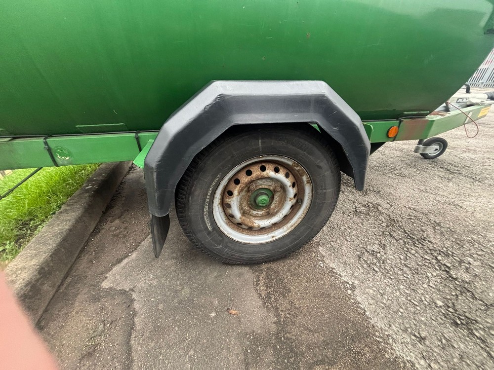 Lot 1  
            Nottingham - Collection Only 

                
2016 DIESEL FUEL BOWSER, SERIAL NO. 40751 WITH KNOTT KFG20-A DRAWBAR *PLEASE NOTE...