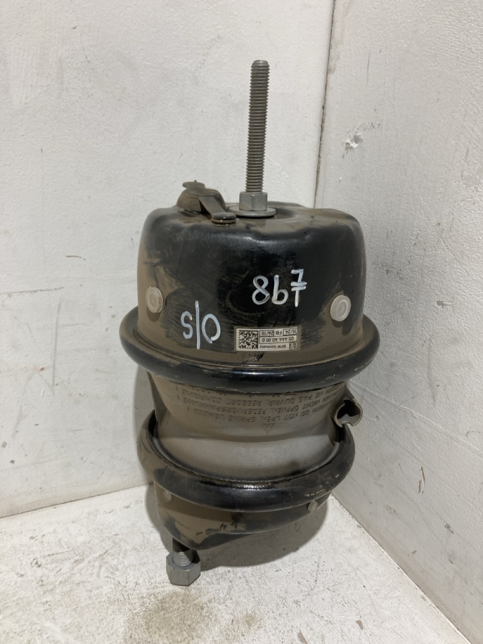 Lot 22  
            Birmingham - Collection Only 

                
ASSORTMENT OF LORRY PARTS TO INCLUDE HEAVY DUTY AIR SPRING - Image 2