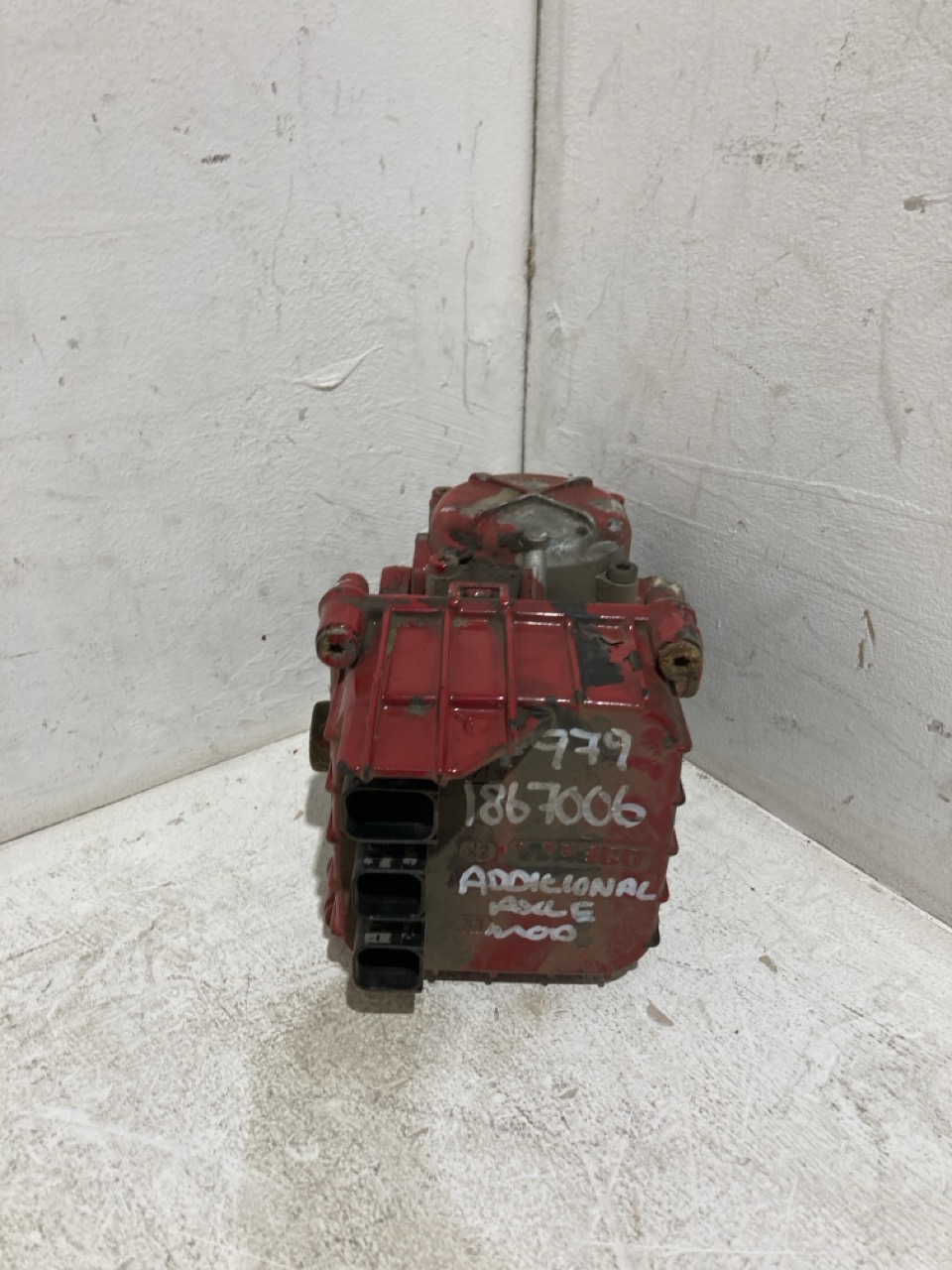 Lot 22  
            Birmingham - Collection Only 

                
ASSORTMENT OF LORRY PARTS TO INCLUDE HEAVY DUTY AIR SPRING - Image 3