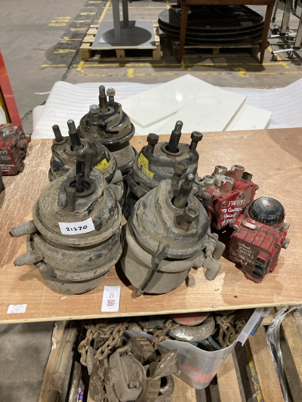 Lot 23  
            Birmingham - Collection Only 

                
ASSORTMENT OF LORRY PARTS TO INCLUDE FRONT AXLE MODULE