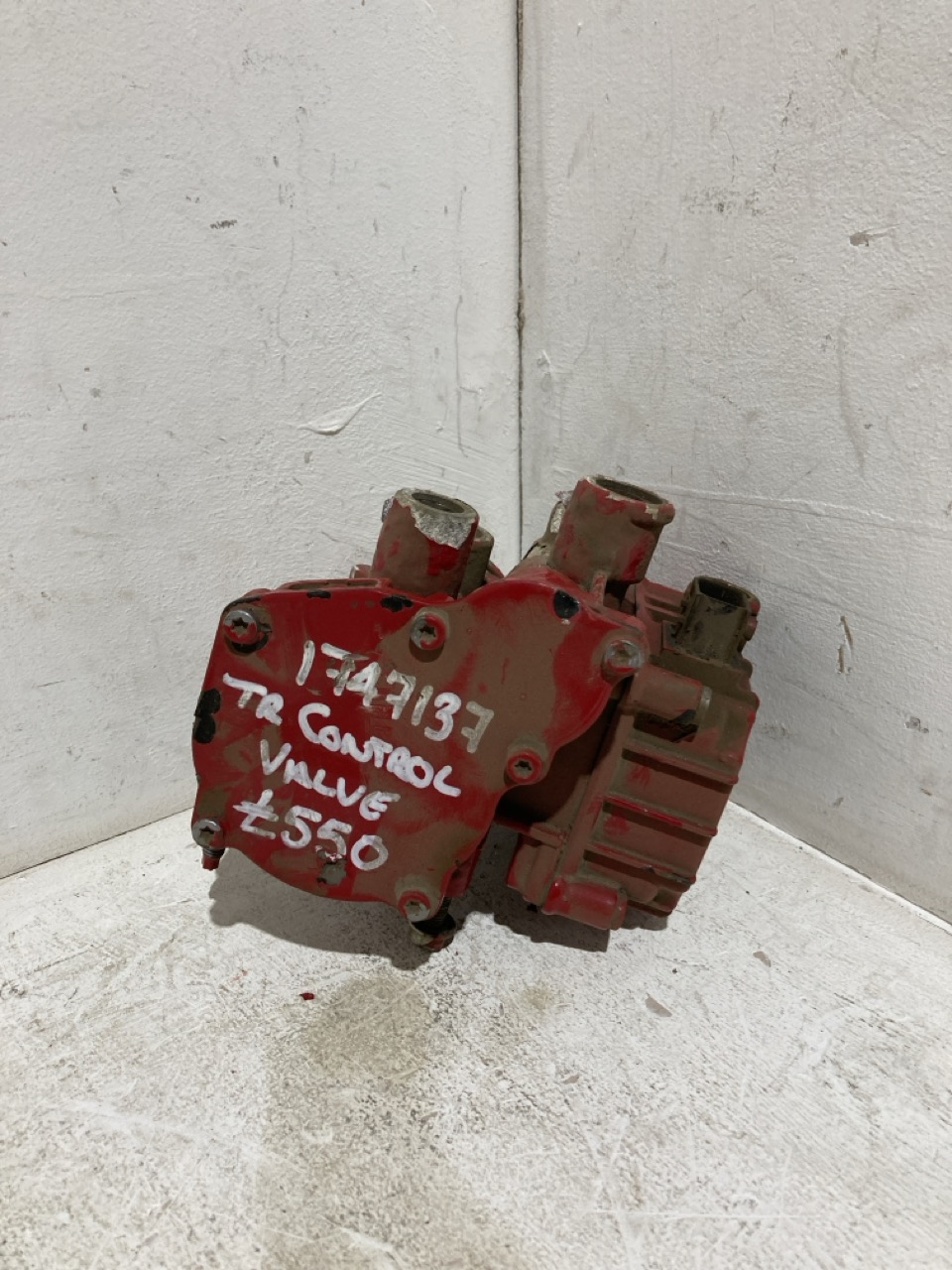 Lot 23  
            Birmingham - Collection Only 

                
ASSORTMENT OF LORRY PARTS TO INCLUDE FRONT AXLE MODULE