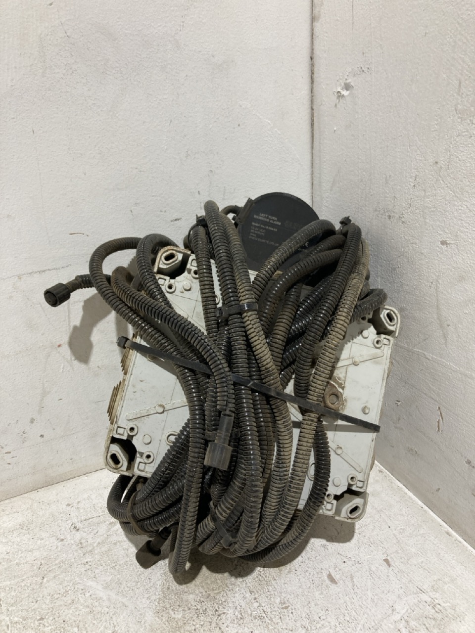 Lot 24  
            Birmingham - Collection Only 

                
ASSORTMENT OF LORRY PARTS TO INCLUDE A FUEL FILTER