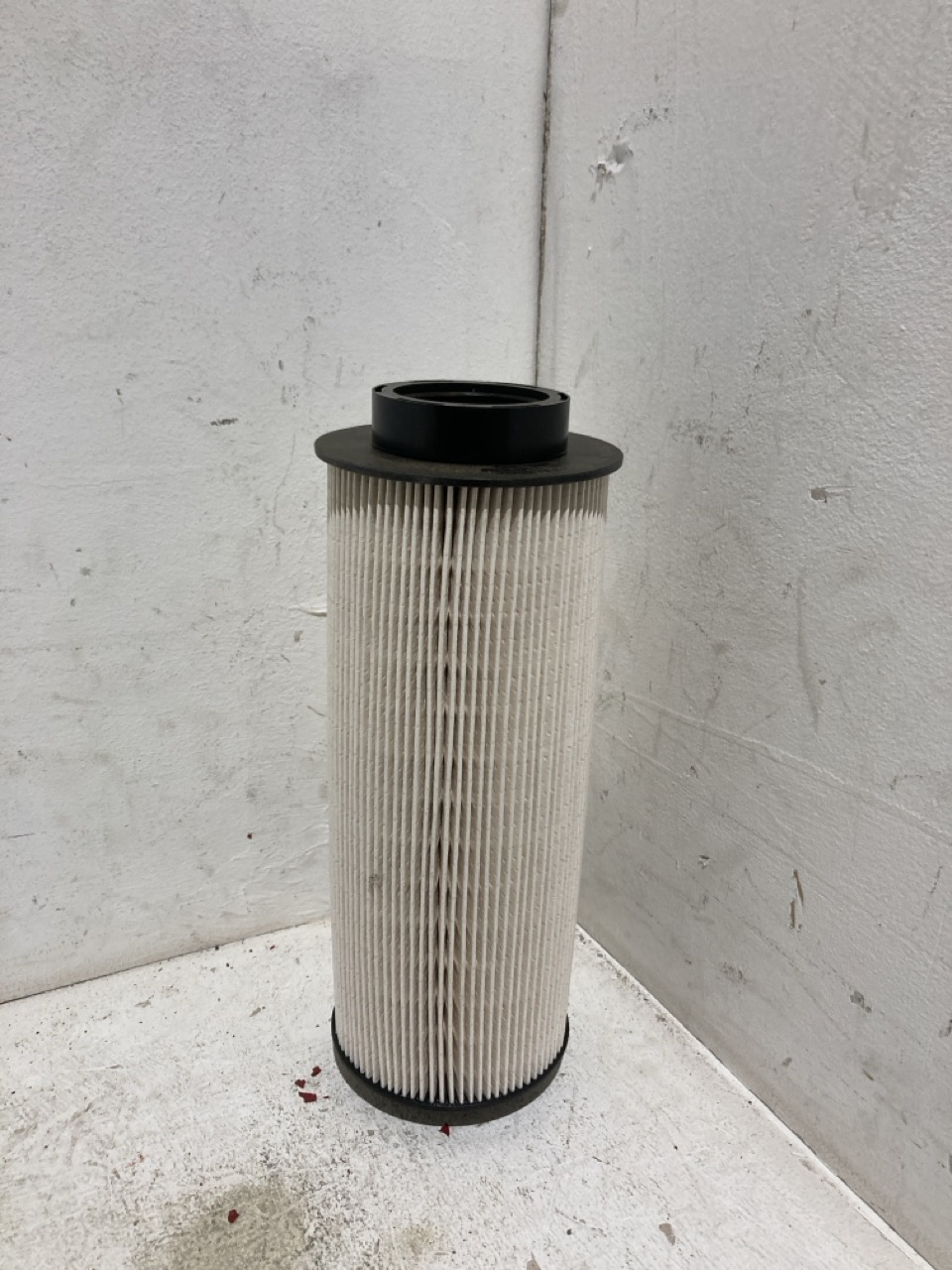 Lot 24  
            Birmingham - Collection Only 

                
ASSORTMENT OF LORRY PARTS TO INCLUDE A FUEL FILTER