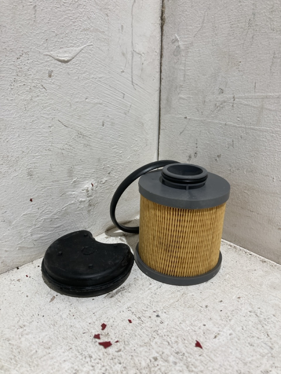 Lot 24  
            Birmingham - Collection Only 

                
ASSORTMENT OF LORRY PARTS TO INCLUDE A FUEL FILTER