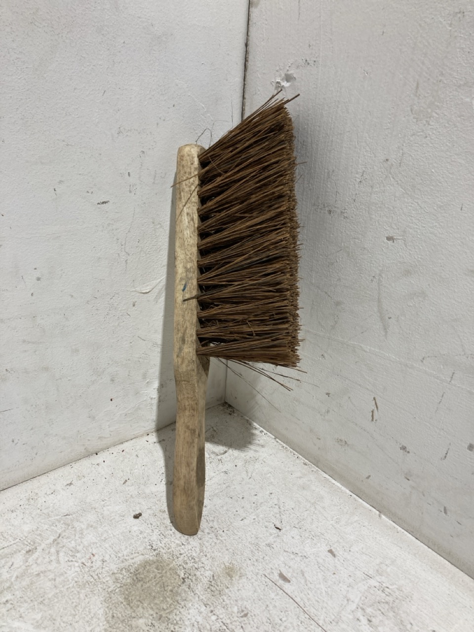 Lot 26  
            Birmingham - Collection Only 

                
ASSORTMENT OF TOOLS TO INCLUDE A HAMMER AND SAW